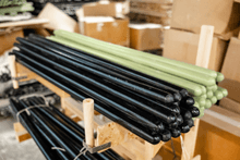 Черенок деревянный 40⌀ 1200мм КРАШЕНЫЙ (черный)