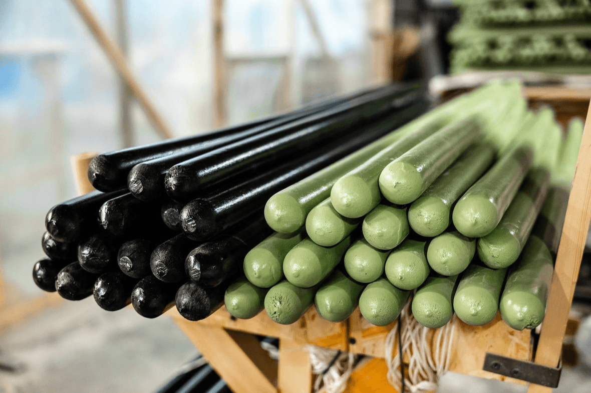 Черенок деревянный 32⌀ 1200мм КРАШЕНЫЙ (черный)